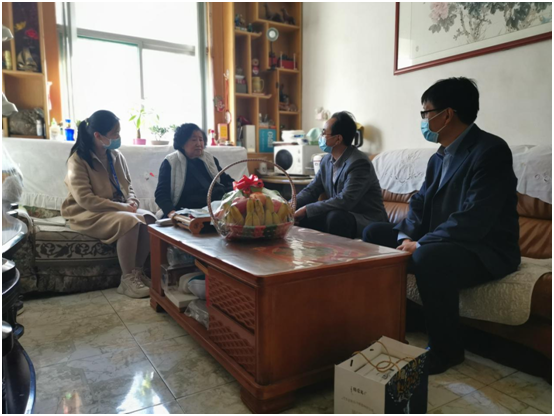 重阳暖心活动--9159金沙申请大厅（口腔医院）走访慰问离退休老同志